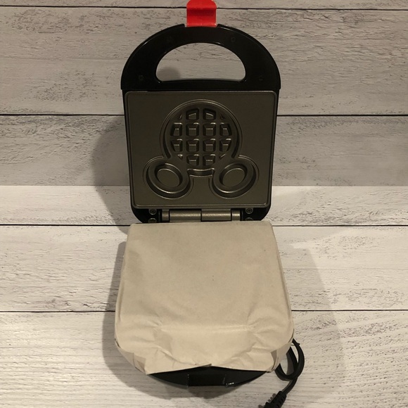 Mickey Mouse Waffle Maker - Brand New - Picture 6 of 11